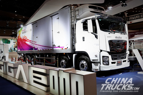 Qingling GIGA and the Other 8 Star Products Displayed at Chongqing Autoshow