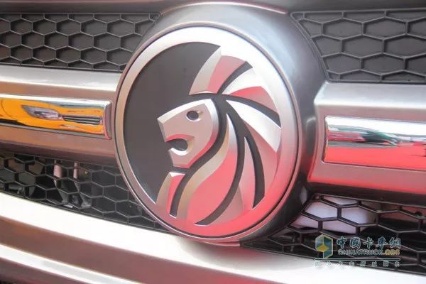 SINOTRUK CDW Lion King Series Trucks Make a Splashy Debut