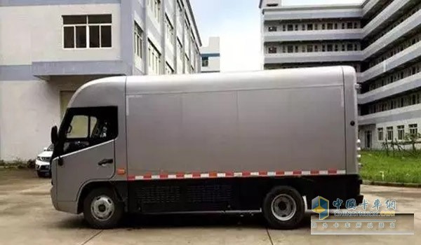 Yinlong Launches Electric Truck with Driving Range of 500 km