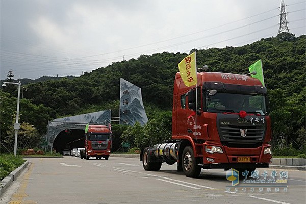 C&C U 260 4×2 LNG Trucks Delivered in Shenzhen