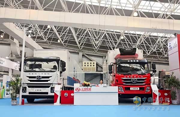 SAIC Hongyan Brought Genlyon and Genpaw on Display in Kunshan