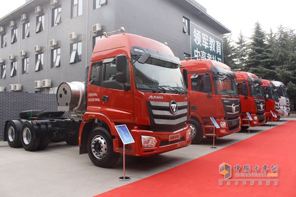 Three Foton Auman LNG Trucks Make Their Debut in Xi’an