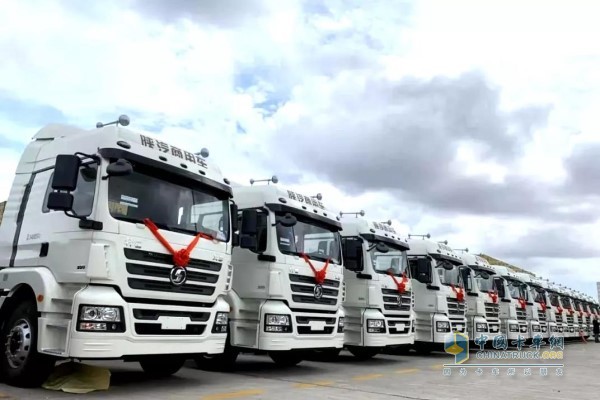 Yuchai and SHACMAN Jointly Deliver Trucks to Shanghai Port for Operation