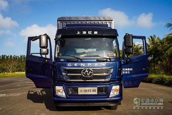 SAIC Hongyan Genpaw 4X2 Cargo Truck Targets Inter-city Logistic Market