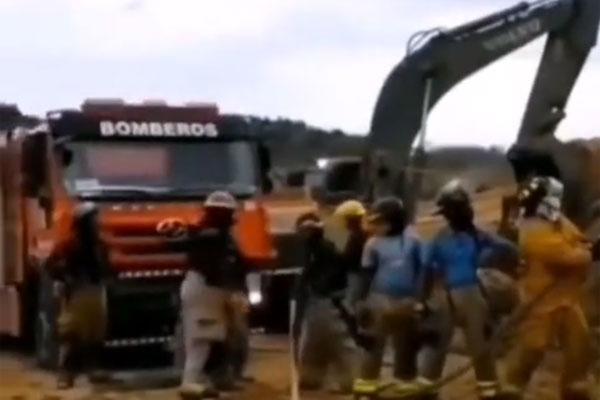 Hongyan Fire Trucks Help Dominica Put Out the Fire at a Waste Dumping Site