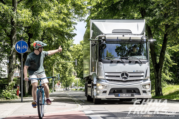 A New Truck for a New Era: Mercedes-Benz eActros Celebrates Its World Premiere