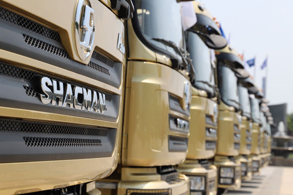 First Batch of over 200 SHACMAN F3000 Trailer Trucks Sent off to Mongolia