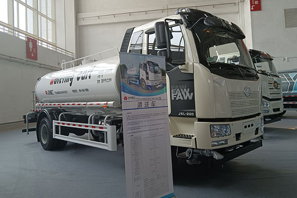 Trucks Exhibited at 2024 Beijing International Exhibition on Buses, Trucks & Components 